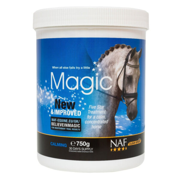 Confezione NAF Magic 750 g, etichetta blu con cavallo grigio e scritte Magic e New & Improved su fondo stellato.