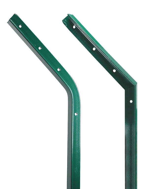 Pali curvi T40 T50 Due bracci a T verdi lucidi, uno a curva morbida e uno a gomito, con fori per recinzione su fondo bianco.