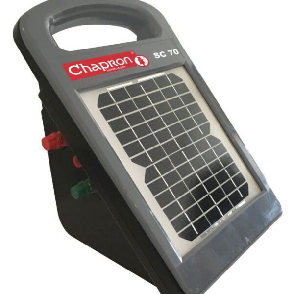 Elettrificatore Chapron SC 70 con pannello solare inclinato, maniglia grigia e connettori rosso e verde.
