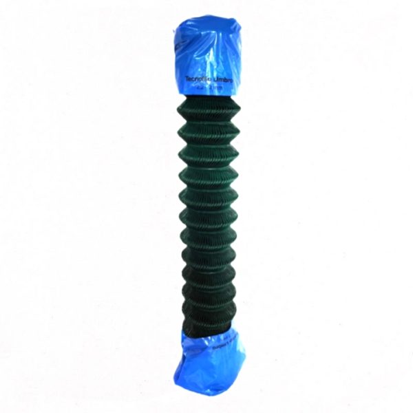 Rotolo compatto di rete verde a maglia sciolta con protezioni blu e misura 2,2-3,1 mm sul cappuccio Tecnofilo Umbro.