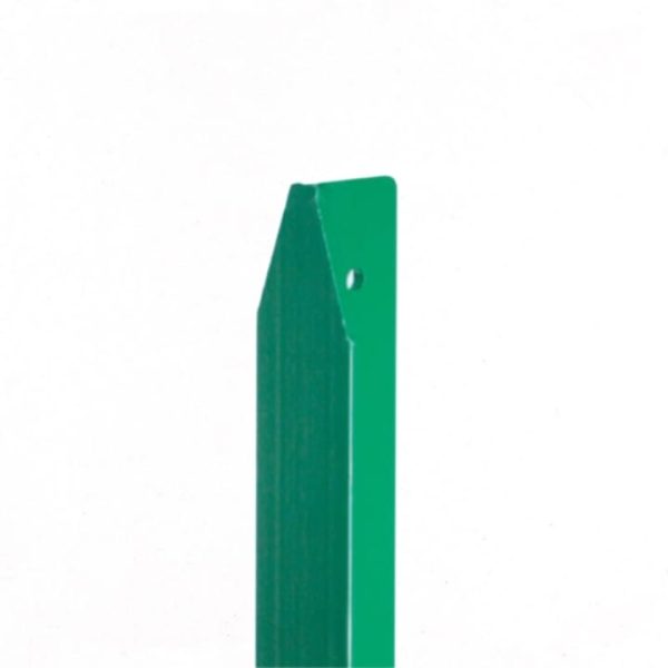 Palo a T verde scuro con sommità tagliata in diagonale e foro sulla flangia centrale, primo piano su fondo bianco