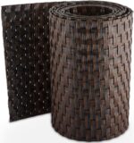 Arella in rattan con strisce verticali alternate nero e marrone testa di moro, rotolo stretto e lembo srotolato.