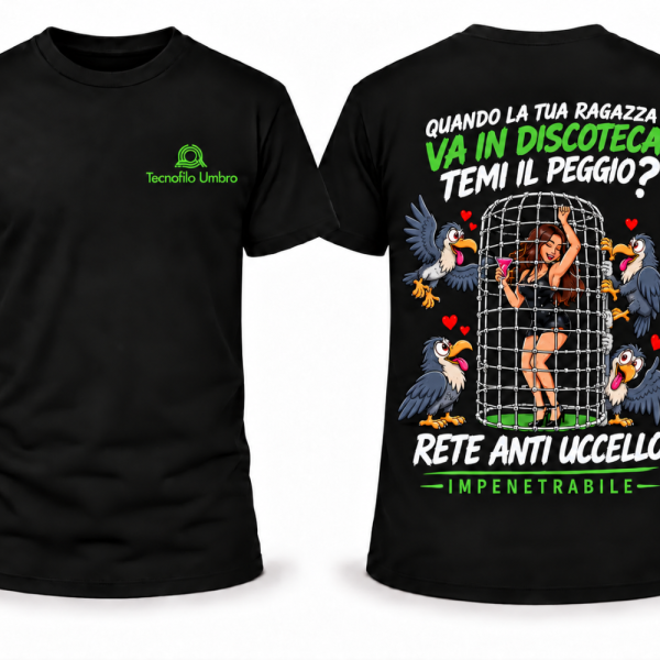 T-Shirt nera con scritte sul retro su sfondo bianco